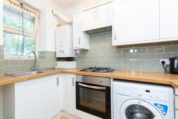 			FANTASTIC 3 BEDROOM FLAT IN HACKNEY, 3 Bedroom, 1 bath, 1 reception Flat			 Amhurst Road, HACKNEY-DALSTON